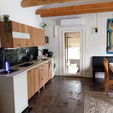 Alena Apartment Sarmellek